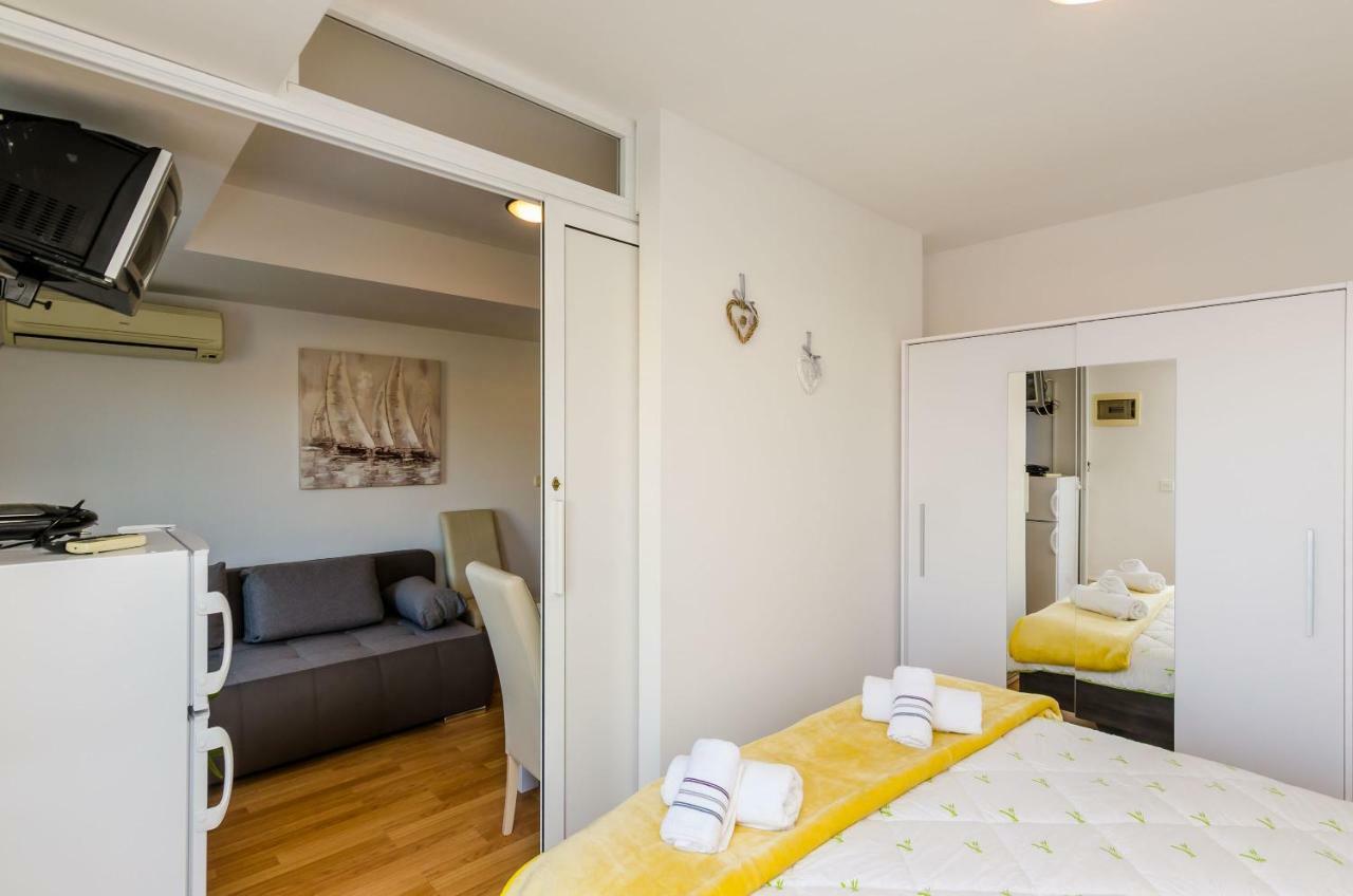 פומנה Apartments Lorena Mljet מראה חיצוני תמונה