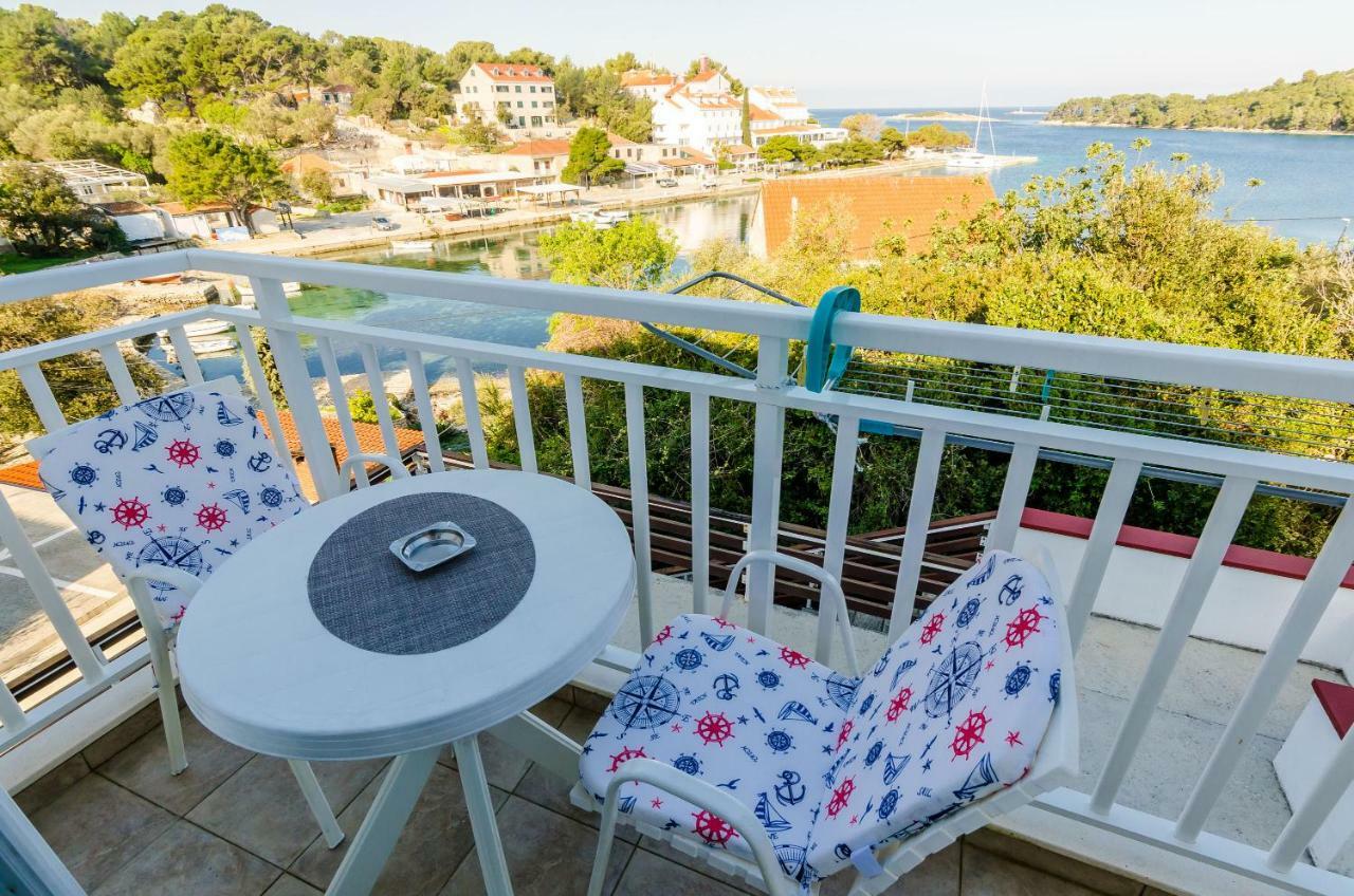 פומנה Apartments Lorena Mljet מראה חיצוני תמונה
