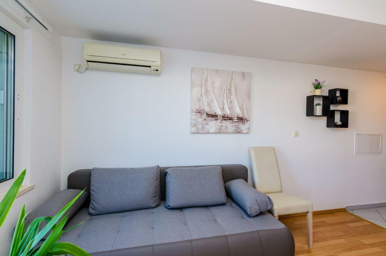פומנה Apartments Lorena Mljet מראה חיצוני תמונה